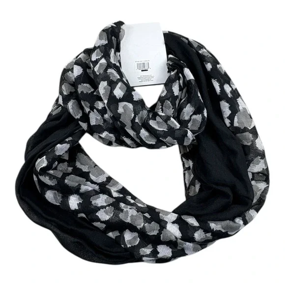 Jade & Deer 2 Pack Loop Scarves Black Gray Animal Print One Size NWT - Picture 4 of 6